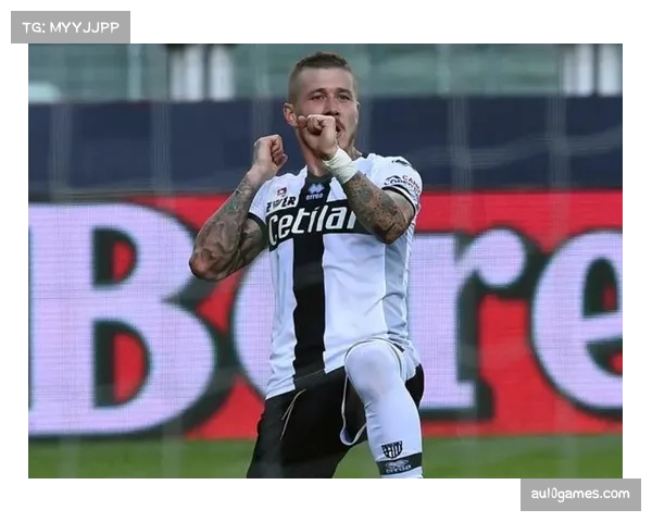 特写：在蒙扎主场，38岁的帕齐尼打入了个人职业生涯最后一球